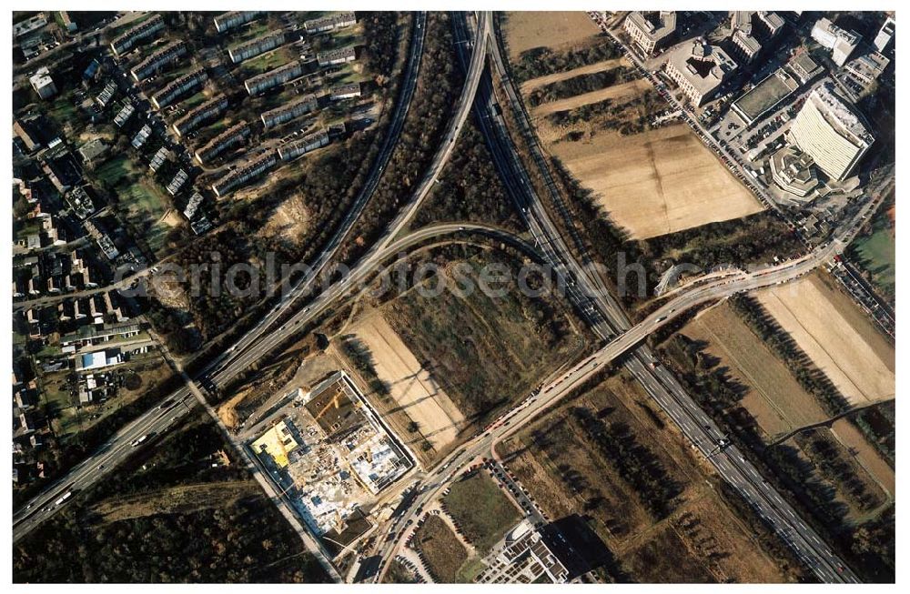 Frankfurt am Main from the bird's eye view: Gewerbe- und Entwicklungsgebiet der HVB-Projekt am Eschenborner Dreieck in Frankfurt Sossenheim (Hessen).