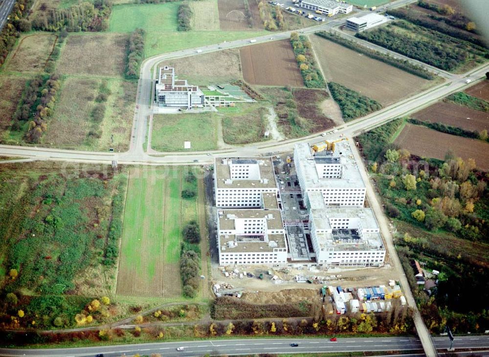 Aerial photograph Frankfurt am Main - Gewerbe- und Entwicklungsgebiet der HVB-Projekt am Eschenborner Dreieck in Frankfurt Sossenheim (Hessen).