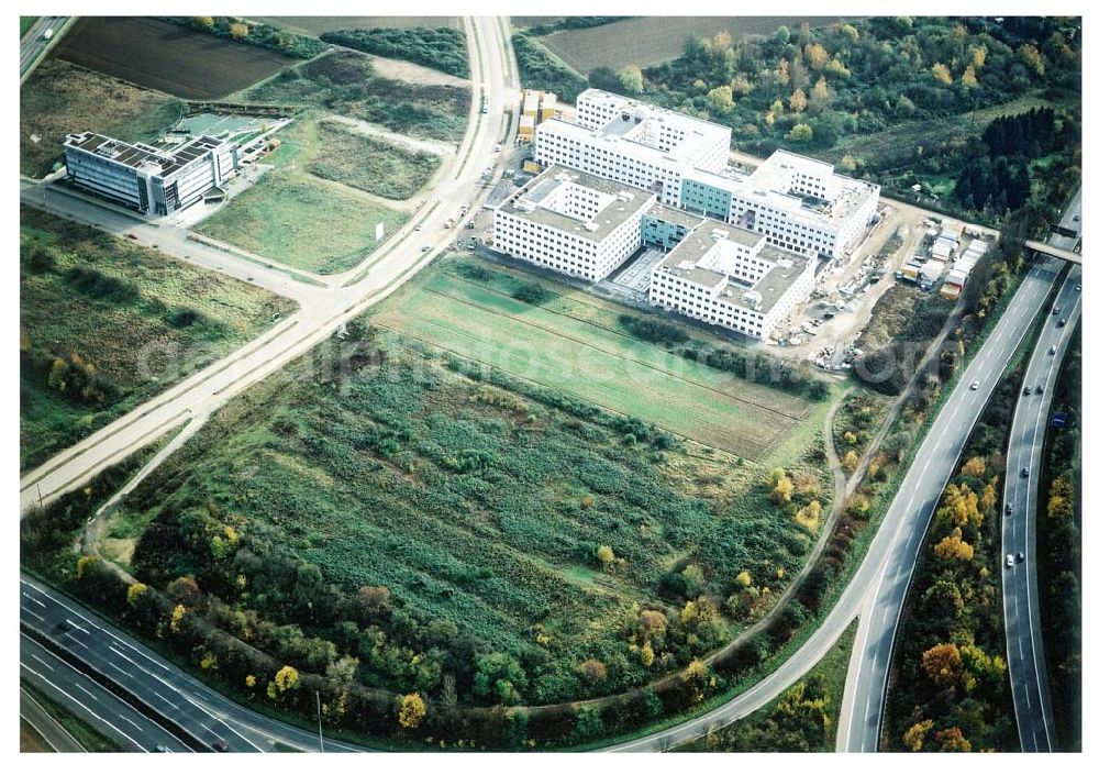 Frankfurt am Main from above - Gewerbe- und Entwicklungsgebiet der HVB-Projekt am Eschenborner Dreieck in Frankfurt Sossenheim (Hessen).