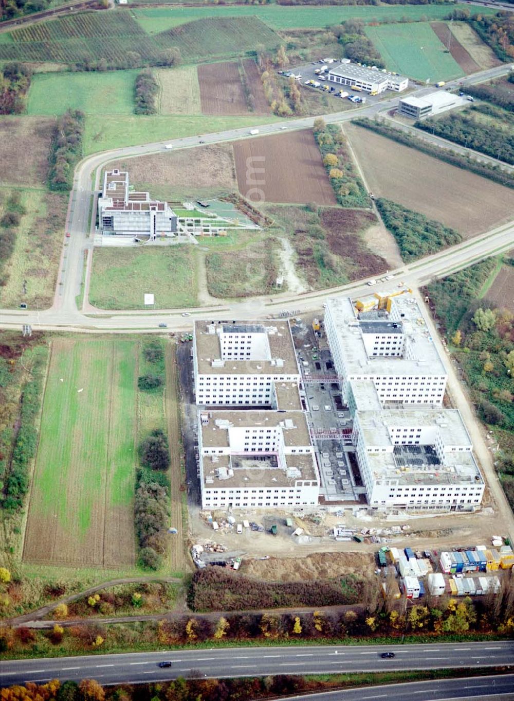 Aerial photograph Frankfurt am Main - Gewerbe- und Entwicklungsgebiet der HVB-Projekt am Eschenborner Dreieck in Frankfurt Sossenheim (Hessen).