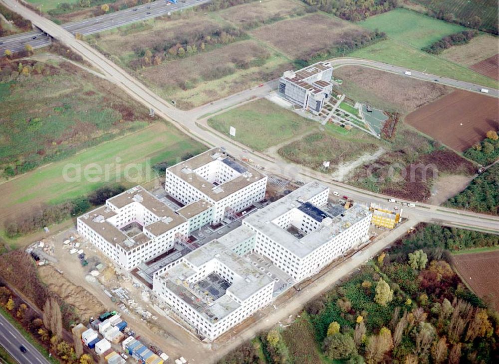 Frankfurt am Main from above - Gewerbe- und Entwicklungsgebiet der HVB-Projekt am Eschenborner Dreieck in Frankfurt Sossenheim (Hessen).