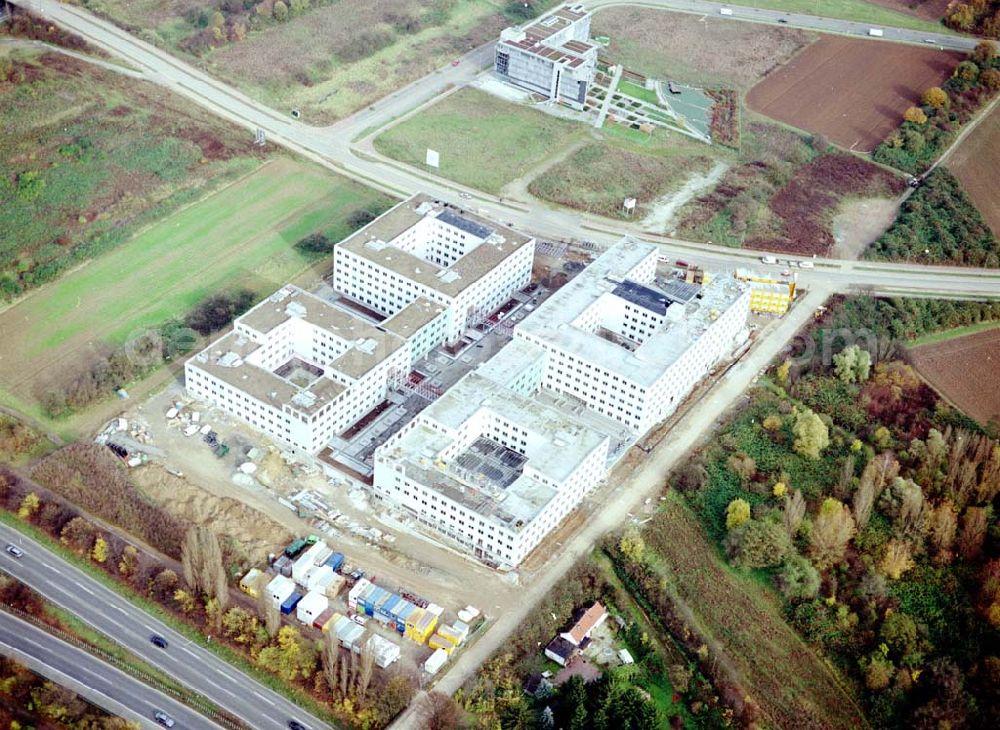 Frankfurt am Main from the bird's eye view: Gewerbe- und Entwicklungsgebiet der HVB-Projekt am Eschenborner Dreieck in Frankfurt Sossenheim (Hessen).