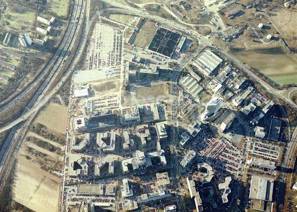 Aerial photograph Frankfurt am Main - Gewerbe- und Entwicklungsgebiet der HVB-Projekt am Gewerbegebiet Eschenborn - Süd in Frankfurt Sossenheim (Hessen).