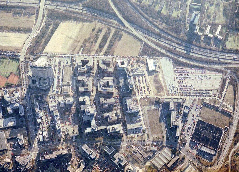 Frankfurt am Main from above - Gewerbe- und Entwicklungsgebiet der HVB-Projekt am Gewerbegebiet Eschenborn - Süd in Frankfurt Sossenheim (Hessen).