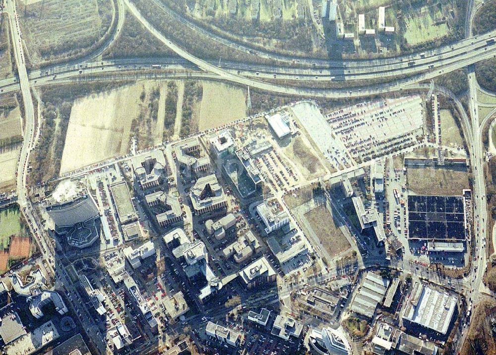 Frankfurt am Main from the bird's eye view: Gewerbe- und Entwicklungsgebiet der HVB-Projekt am Gewerbegebiet Eschenborn - Süd in Frankfurt Sossenheim (Hessen).