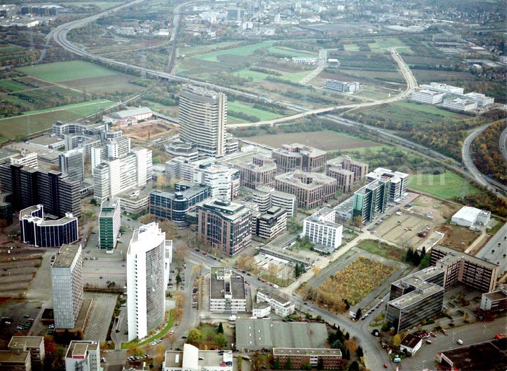 Aerial image Frankfurt am Main - Gewerbe- und Entwicklungsgebiet der HVB-Projekt am Gewerbegebiet Eschenborn - Süd in Frankfurt Sossenheim (Hessen).