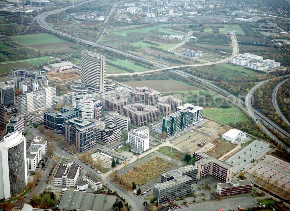 Frankfurt am Main from above - Gewerbe- und Entwicklungsgebiet der HVB-Projekt am Gewerbegebiet Eschenborn - Süd in Frankfurt Sossenheim (Hessen).