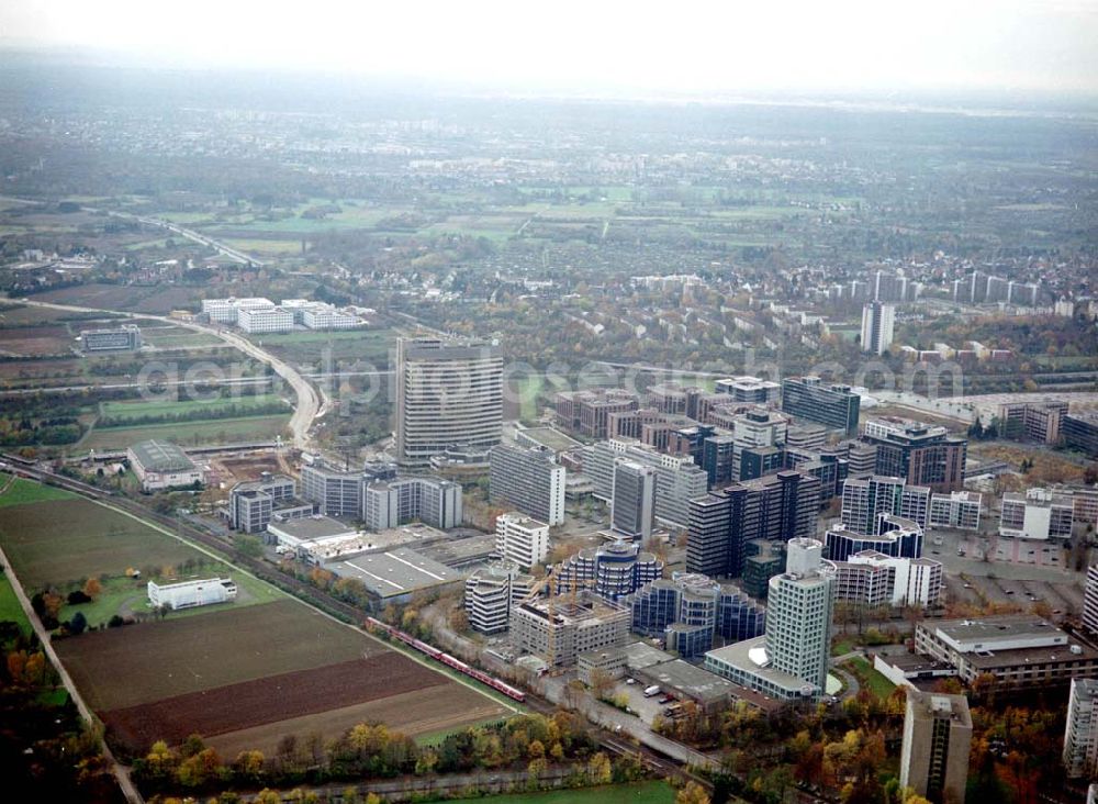 Frankfurt am Main from the bird's eye view: Gewerbe- und Entwicklungsgebiet der HVB-Projekt am Gewerbegebiet Eschenborn - Süd in Frankfurt Sossenheim (Hessen).