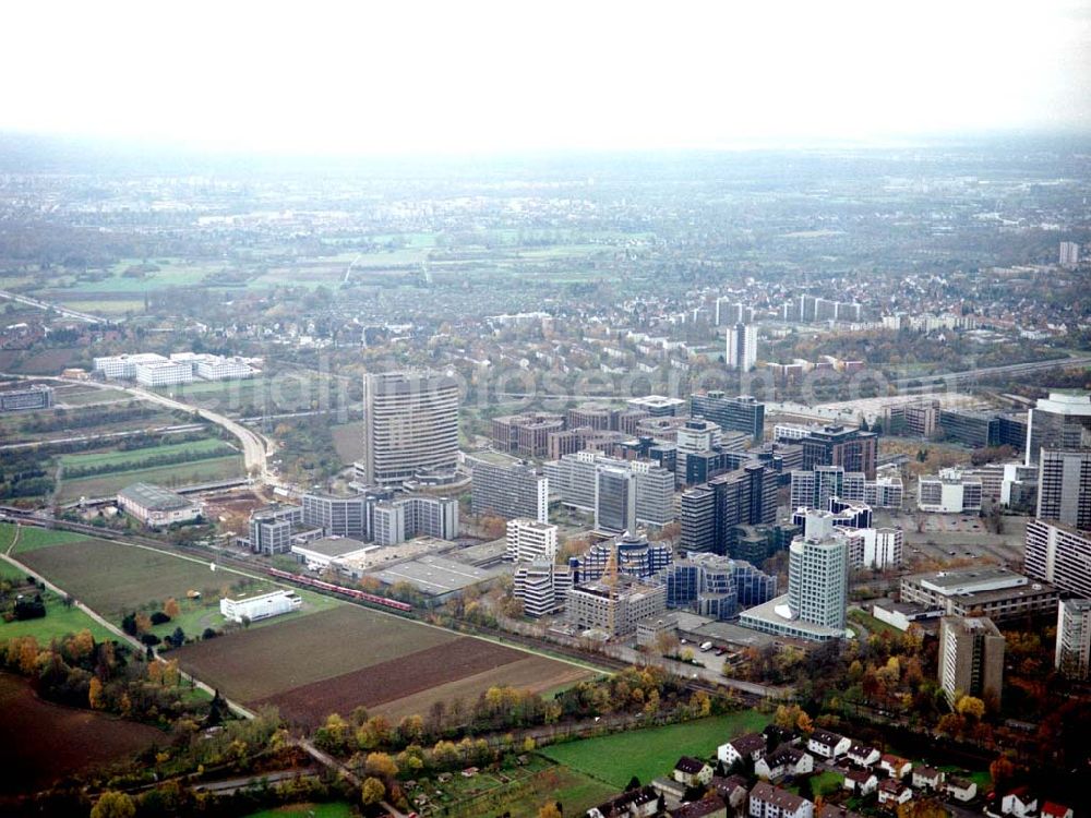 Aerial image Frankfurt am Main - Gewerbe- und Entwicklungsgebiet der HVB-Projekt am Gewerbegebiet Eschenborn - Süd in Frankfurt Sossenheim (Hessen).