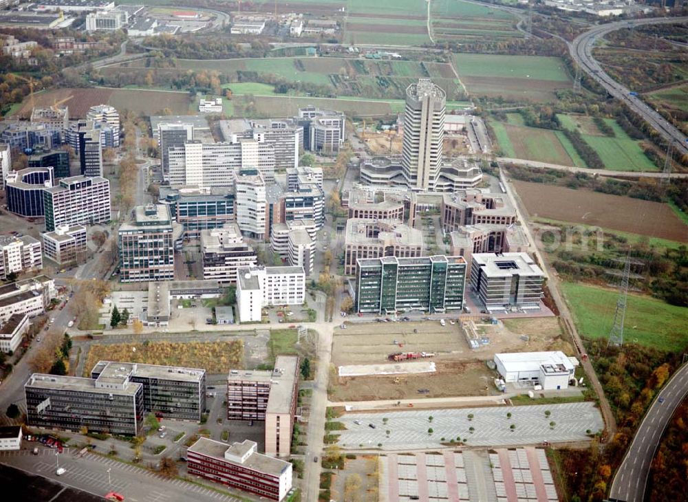 Aerial photograph Frankfurt am Main - Gewerbe- und Entwicklungsgebiet der HVB-Projekt am Gewerbegebiet Eschenborn - Süd in Frankfurt Sossenheim (Hessen).