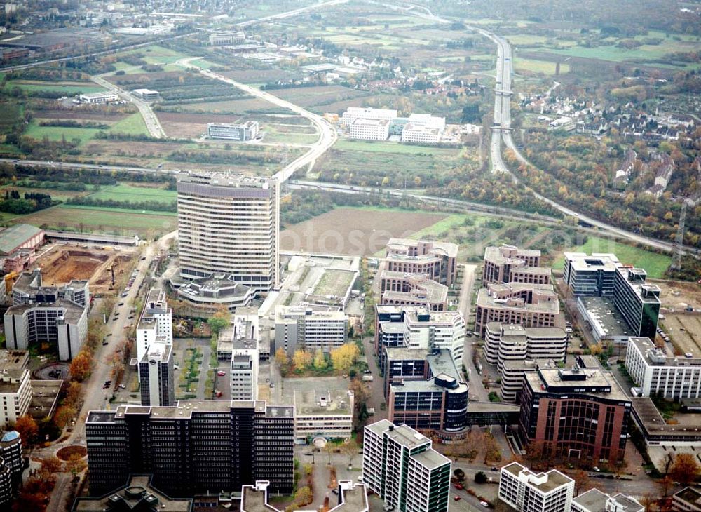 Frankfurt am Main from above - Gewerbe- und Entwicklungsgebiet der HVB-Projekt am Gewerbegebiet Eschenborn - Süd in Frankfurt Sossenheim (Hessen).