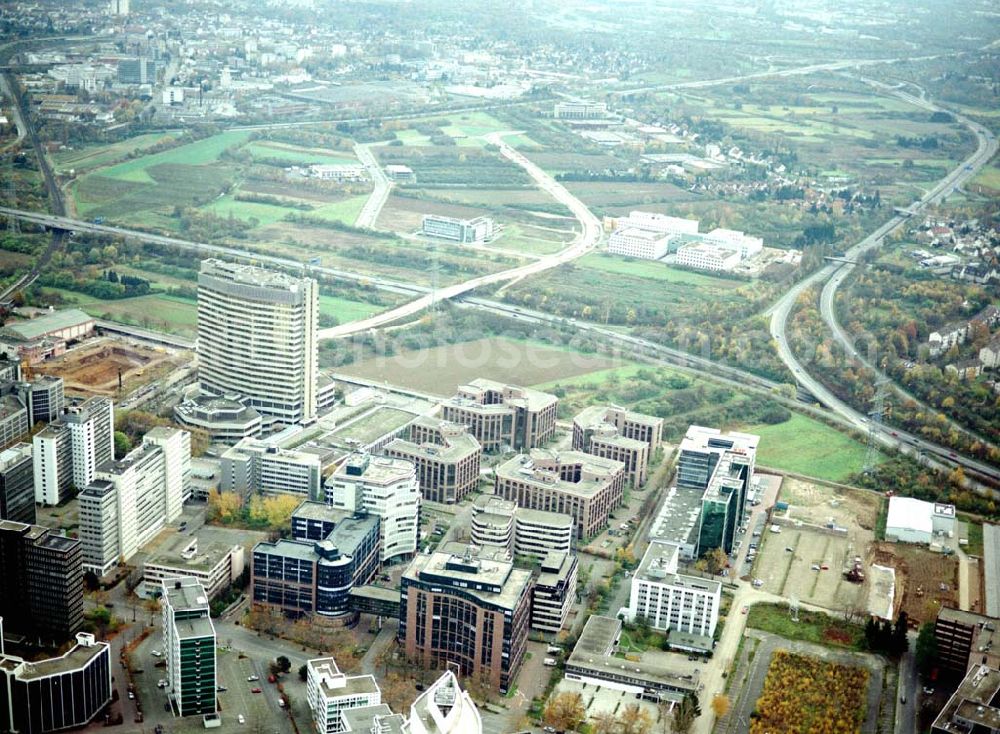 Frankfurt am Main from the bird's eye view: Gewerbe- und Entwicklungsgebiet der HVB-Projekt am Gewerbegebiet Eschenborn - Süd in Frankfurt Sossenheim (Hessen).