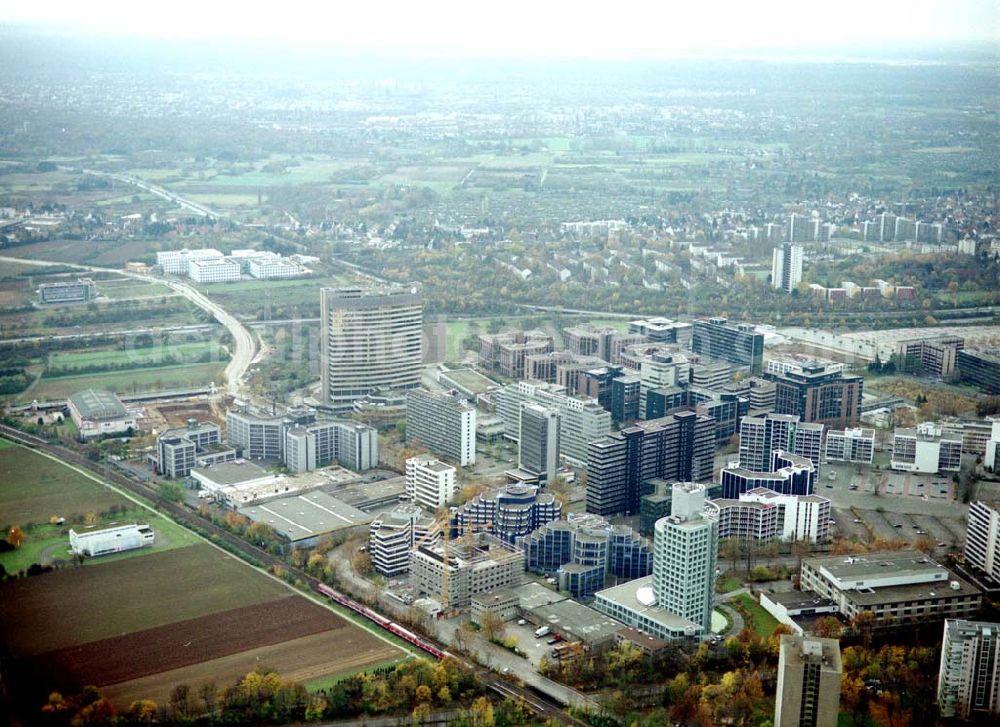 Aerial photograph Frankfurt am Main - Gewerbe- und Entwicklungsgebiet der HVB-Projekt am Gewerbegebiet Eschenborn - Süd in Frankfurt Sossenheim (Hessen).