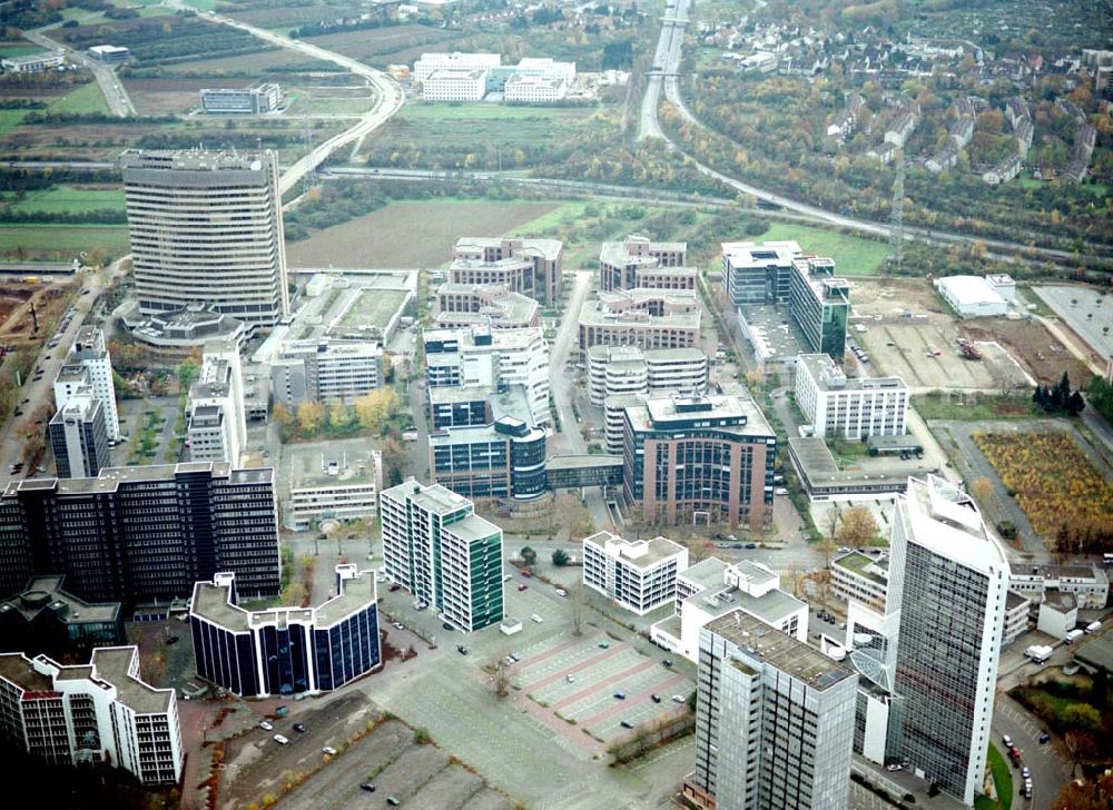 Frankfurt am Main from the bird's eye view: Gewerbe- und Entwicklungsgebiet der HVB-Projekt am Gewerbegebiet Eschenborn - Süd in Frankfurt Sossenheim (Hessen).