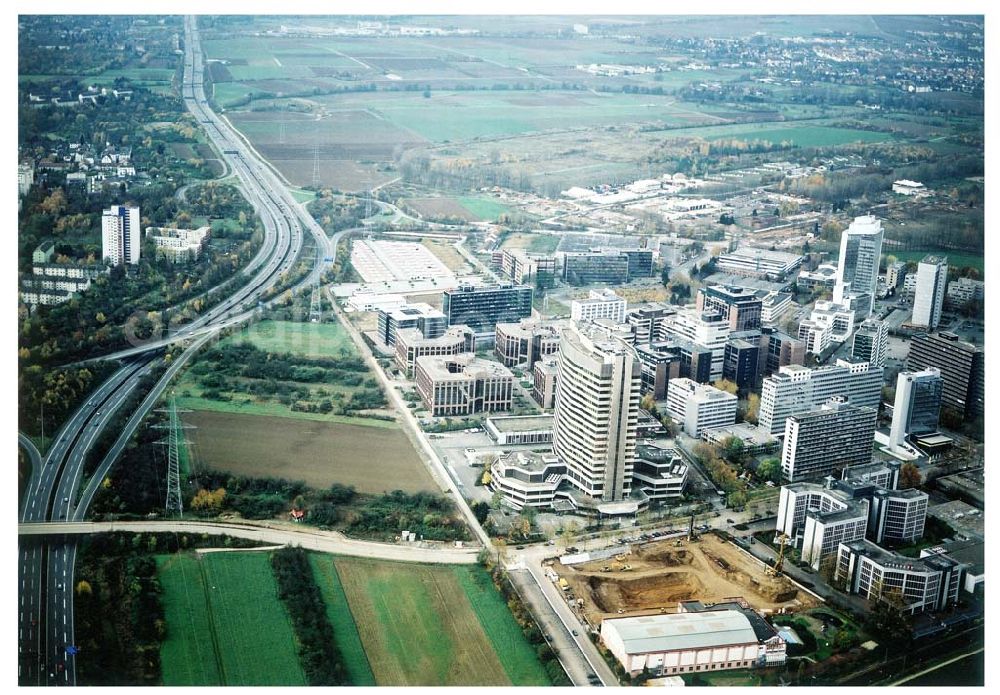 Aerial image Frankfurt am Main - Gewerbe- und Entwicklungsgebiet der HVB-Projekt am Gewerbegebiet Eschenborn - Süd in Frankfurt Sossenheim (Hessen).