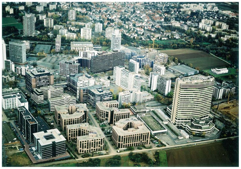 Aerial photograph Frankfurt am Main - Gewerbe- und Entwicklungsgebiet der HVB-Projekt am Gewerbegebiet Eschenborn - Süd in Frankfurt Sossenheim (Hessen).