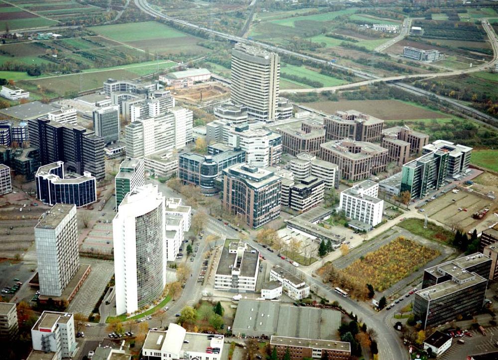 Aerial image Frankfurt am Main - Gewerbe- und Entwicklungsgebiet der HVB-Projekt am Gewerbegebiet Eschenborn - Süd in Frankfurt Sossenheim (Hessen).