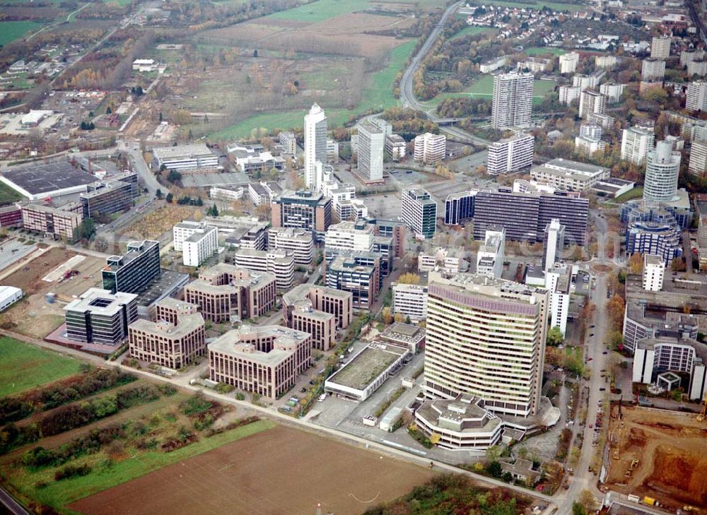 Frankfurt am Main from the bird's eye view: Gewerbe- und Entwicklungsgebiet der HVB-Projekt am Gewerbegebiet Eschenborn - Süd in Frankfurt Sossenheim (Hessen).