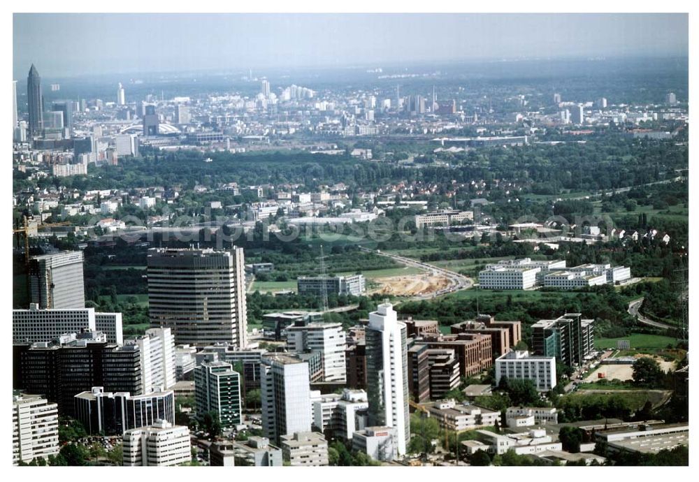 Aerial photograph Frankfurt am Main - Gewerbe- und Entwicklungsgebiet der HVB-Projekt am Gewerbegebiet Eschenborn - Süd in Frankfurt Sossenheim (Hessen).