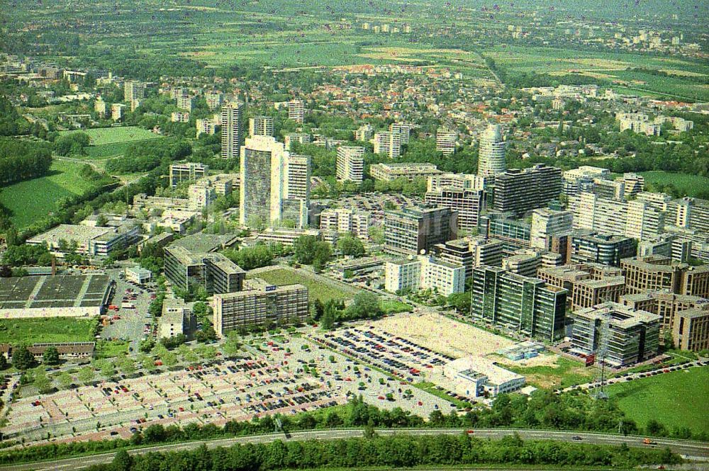 Frankfurt am Main from the bird's eye view: Gewerbe- und Entwicklungsgebiet der HVB-Projekt am Gewerbegebiet Eschenborn - Süd in Frankfurt Sossenheim (Hessen). 16.Mai 2002