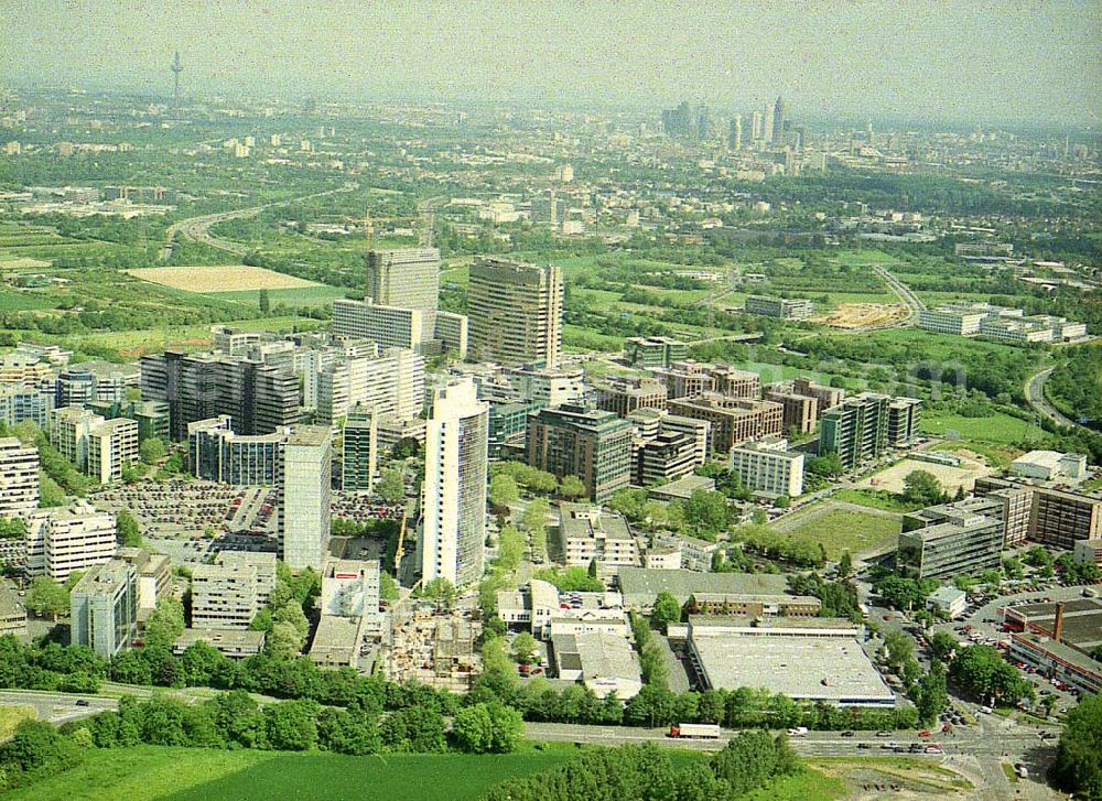 Aerial image Frankfurt am Main - Gewerbe- und Entwicklungsgebiet der HVB-Projekt am Gewerbegebiet Eschenborn - Süd in Frankfurt Sossenheim (Hessen). 16.Mai 2002