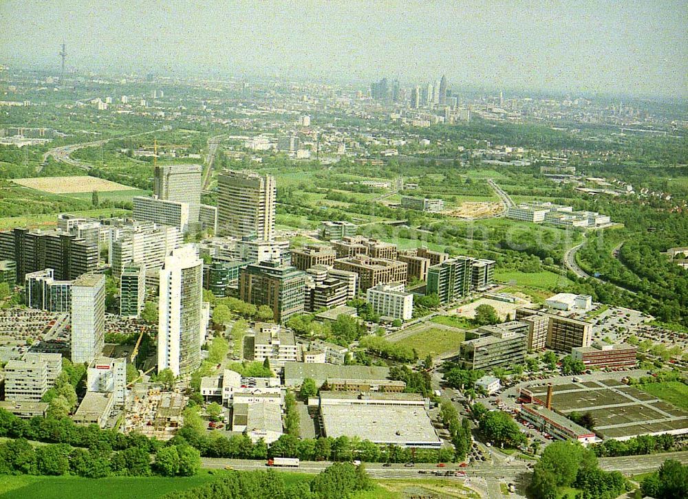 Aerial photograph Frankfurt am Main - Gewerbe- und Entwicklungsgebiet der HVB-Projekt am Gewerbegebiet Eschenborn - Süd in Frankfurt Sossenheim (Hessen). 16.Mai 2002