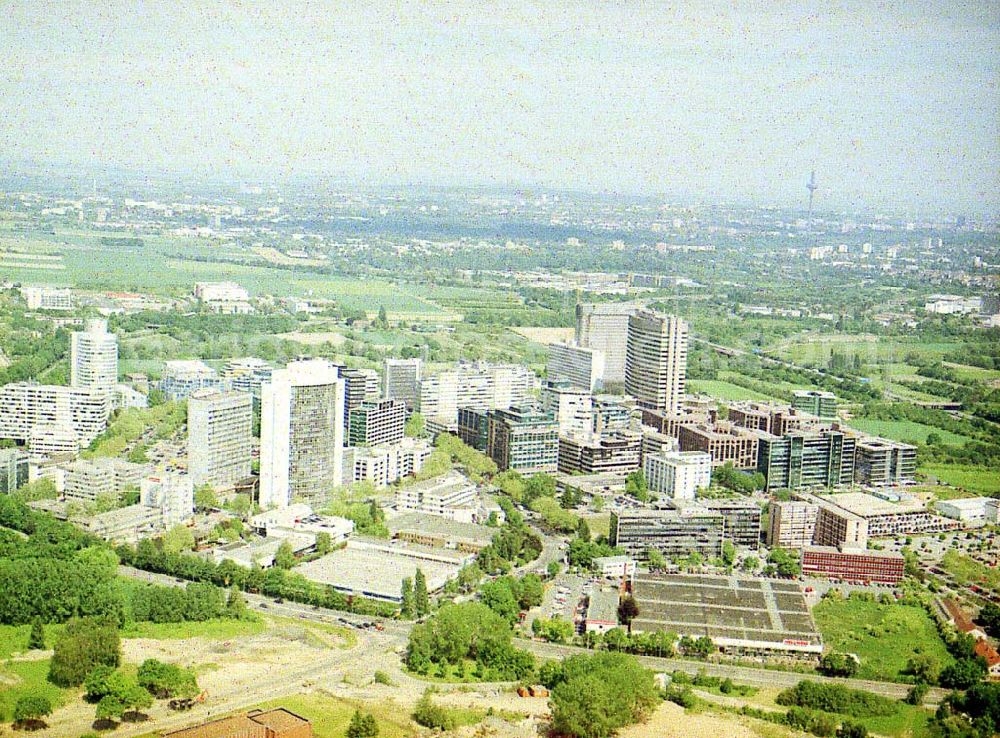 Frankfurt am Main from the bird's eye view: Gewerbe- und Entwicklungsgebiet der HVB-Projekt am Gewerbegebiet Eschenborn - Süd in Frankfurt Sossenheim (Hessen). 16.Mai 2002