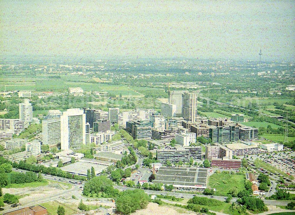 Aerial image Frankfurt am Main - Gewerbe- und Entwicklungsgebiet der HVB-Projekt am Gewerbegebiet Eschenborn - Süd in Frankfurt Sossenheim (Hessen). 16.Mai 2002