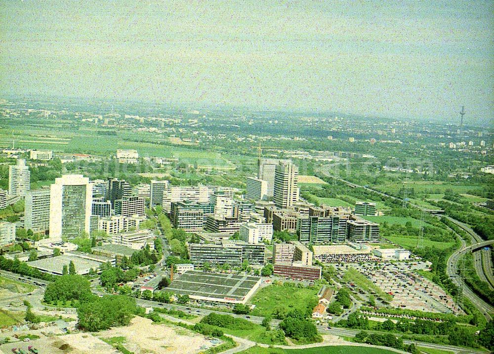 Aerial photograph Frankfurt am Main - Gewerbe- und Entwicklungsgebiet der HVB-Projekt am Gewerbegebiet Eschenborn - Süd in Frankfurt Sossenheim (Hessen). 16.Mai 2002