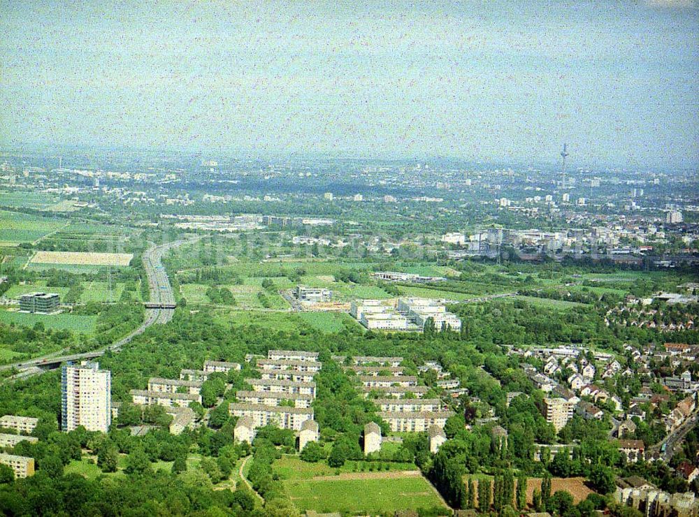 Frankfurt am Main from the bird's eye view: Gewerbe- und Entwicklungsgebiet der HVB-Projekt am Gewerbegebiet Eschenborn - Süd in Frankfurt Sossenheim (Hessen). 16.Mai 2002