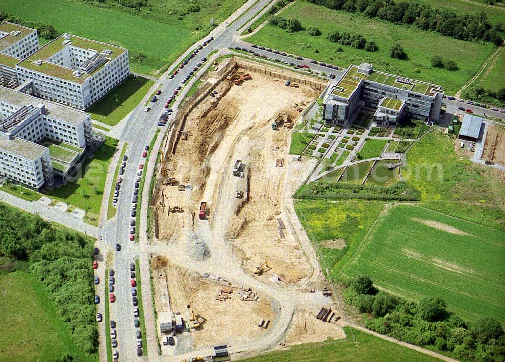 Frankfurt am Main from the bird's eye view: Gewerbe- und Entwicklungsgebiet der HVB-Projekt am Gewerbegebiet Eschenborn - Süd in Frankfurt Sossenheim (Hessen). 16.Mai 2002