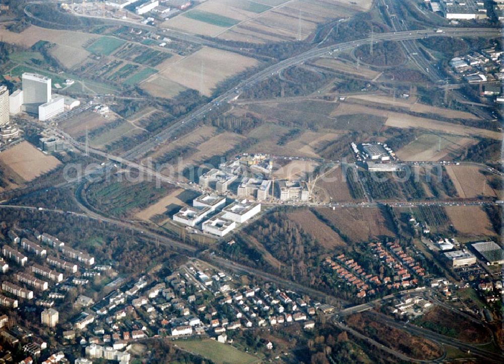 Aerial photograph Frankfurt / M. - Gewerbe- und Entwicklungsgebiet der HVB-Projekt am Gewerbegebiet Eschenborn - Süd in Frankfurt Sossenheim (Hessen).10.12.02