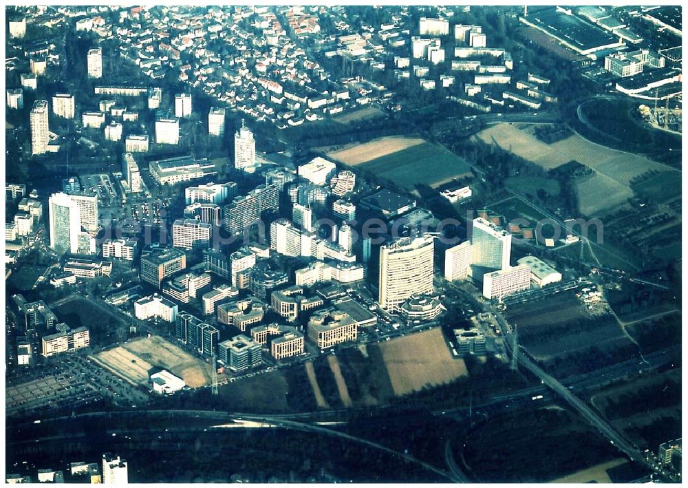 Frankfurt / M. from above - Gewerbe- und Entwicklungsgebiet der HVB-Projekt am Gewerbegebiet Eschenborn - Süd in Frankfurt Sossenheim (Hessen).10.12.02