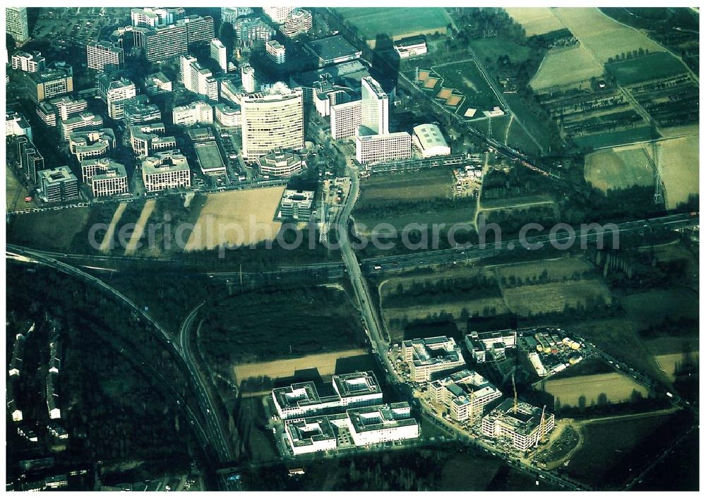 Frankfurt / M. from the bird's eye view: Gewerbe- und Entwicklungsgebiet der HVB-Projekt am Gewerbegebiet Eschenborn - Süd in Frankfurt Sossenheim (Hessen).10.12.02