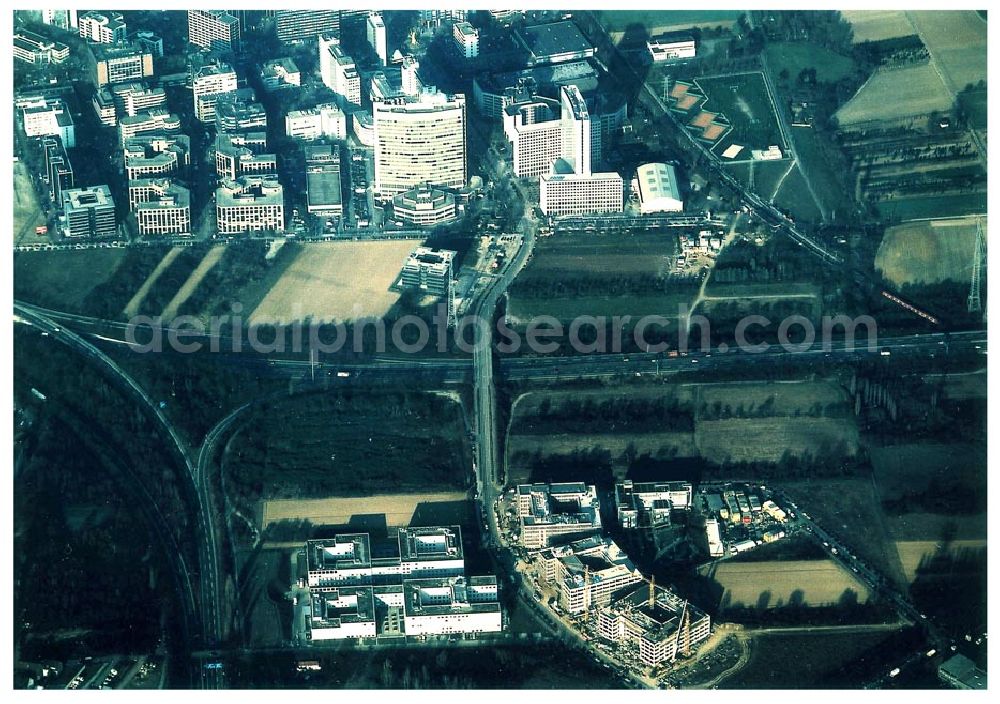 Aerial image Frankfurt / M. - Gewerbe- und Entwicklungsgebiet der HVB-Projekt am Gewerbegebiet Eschenborn - Süd in Frankfurt Sossenheim (Hessen).10.12.02