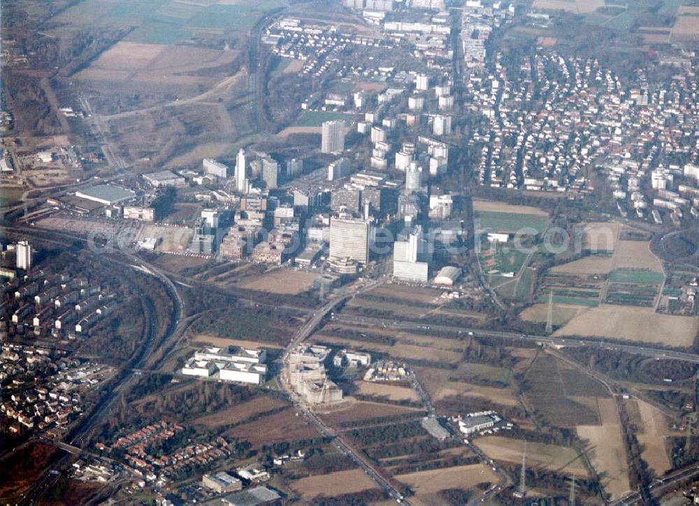 Frankfurt / M. from above - Gewerbe- und Entwicklungsgebiet der HVB-Projekt am Gewerbegebiet Eschenborn - Süd in Frankfurt Sossenheim (Hessen).10.12.02