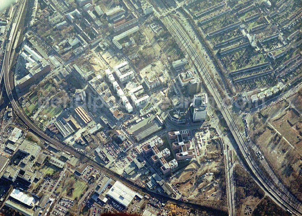 Frankfurt am Main from above - Gewerbe- und Entwicklungsgebiet der HVB-Projekt an der Theodor-Heuss-Allee in Frankfurt/Main. (Hessen).