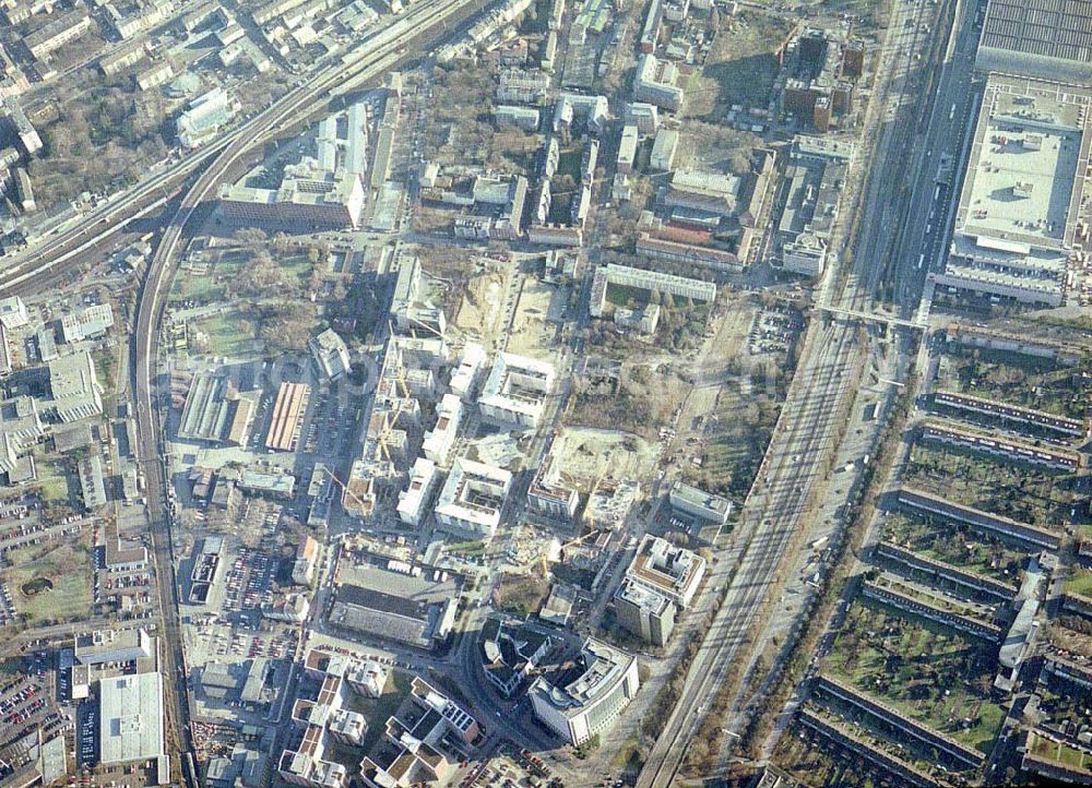 Frankfurt am Main from above - Gewerbe- und Entwicklungsgebiet der HVB-Projekt an der Theodor-Heuss-Allee in Frankfurt/Main. (Hessen).