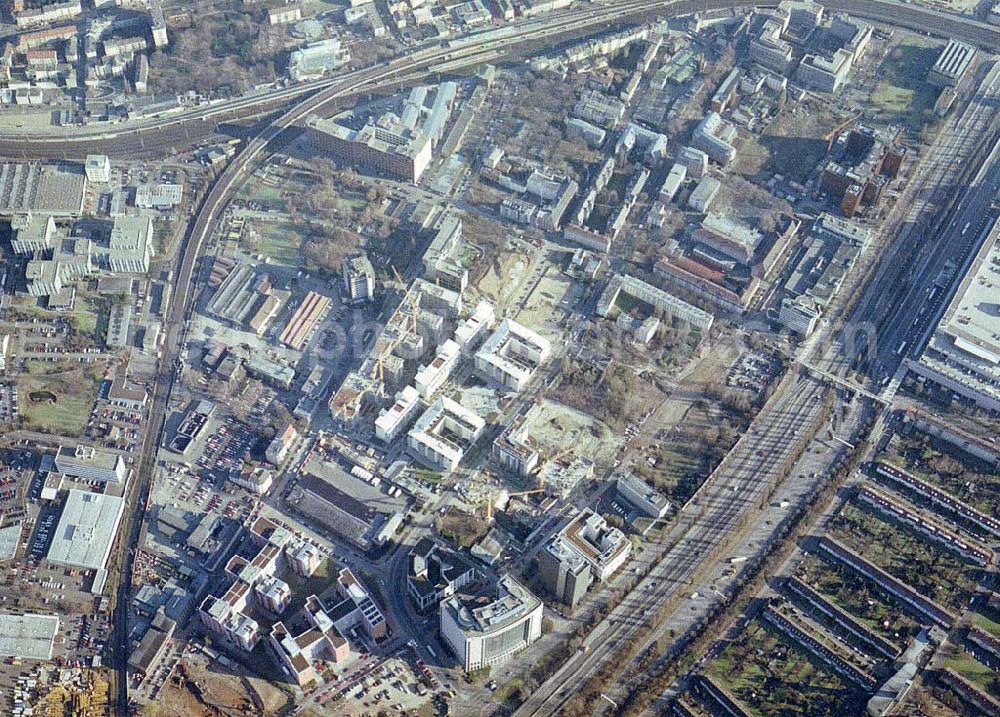 Aerial image Frankfurt am Main - Gewerbe- und Entwicklungsgebiet der HVB-Projekt an der Theodor-Heuss-Allee in Frankfurt/Main. (Hessen).