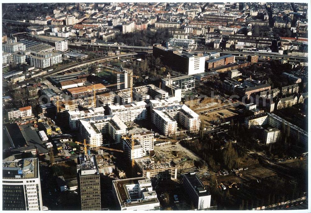 Aerial photograph Frankfurt am Main - Gewerbe- und Entwicklungsgebiet der HVB-Projekt an der Theodor-Heuss-Allee in Frankfurt/Main. (Hessen).