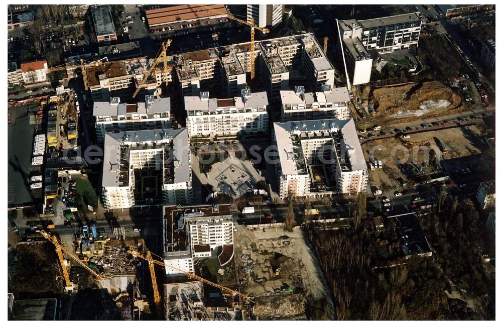 Frankfurt am Main from above - Gewerbe- und Entwicklungsgebiet der HVB-Projekt an der Theodor-Heuss-Allee in Frankfurt/Main. (Hessen).