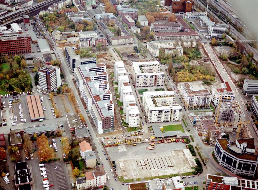 Aerial photograph Frankfurt am Main - Gewerbe- und Entwicklungsgebiet der HVB-Projekt an der Theodor-Heuss-Allee in Frankfurt/Main. (Hessen).