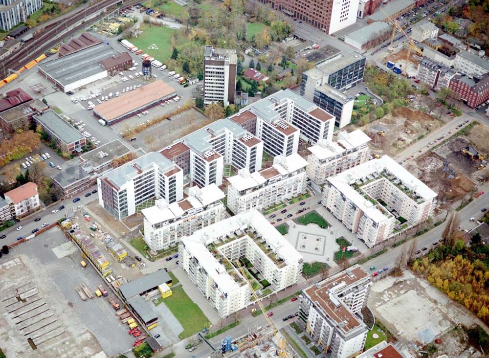 Aerial photograph Frankfurt am Main - Gewerbe- und Entwicklungsgebiet der HVB-Projekt an der Theodor-Heuss-Allee in Frankfurt/Main. (Hessen).