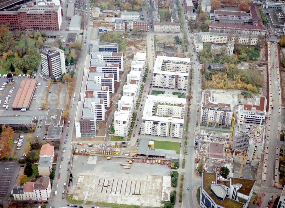 Frankfurt am Main from the bird's eye view: Gewerbe- und Entwicklungsgebiet der HVB-Projekt an der Theodor-Heuss-Allee in Frankfurt/Main. (Hessen).