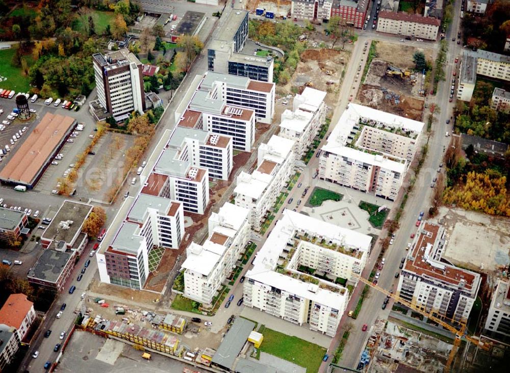 Frankfurt am Main from the bird's eye view: Gewerbe- und Entwicklungsgebiet der HVB-Projekt an der Theodor-Heuss-Allee in Frankfurt/Main. (Hessen).