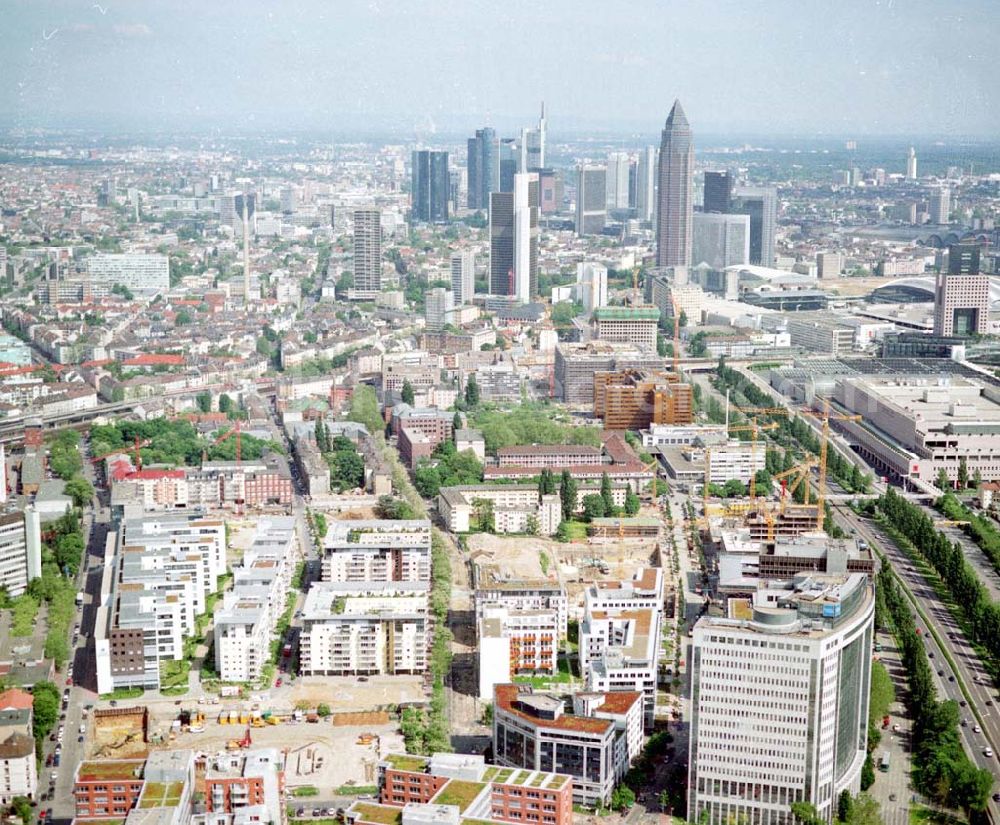 Frankfurt am Main from above - Gewerbe- und Entwicklungsgebiet der HVB-Projekt an der Theodor-Heuss-Allee in Frankfurt/Main. (Hessen).