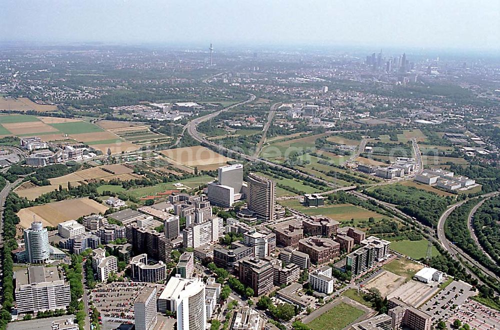 Aerial photograph Frankfurt - Gewerbe- und Entwicklungsgebiet der HVB-Projekt an der Theodor-Heuss-Allee in Frankfurt/Main. (Hessen)..10.12.02