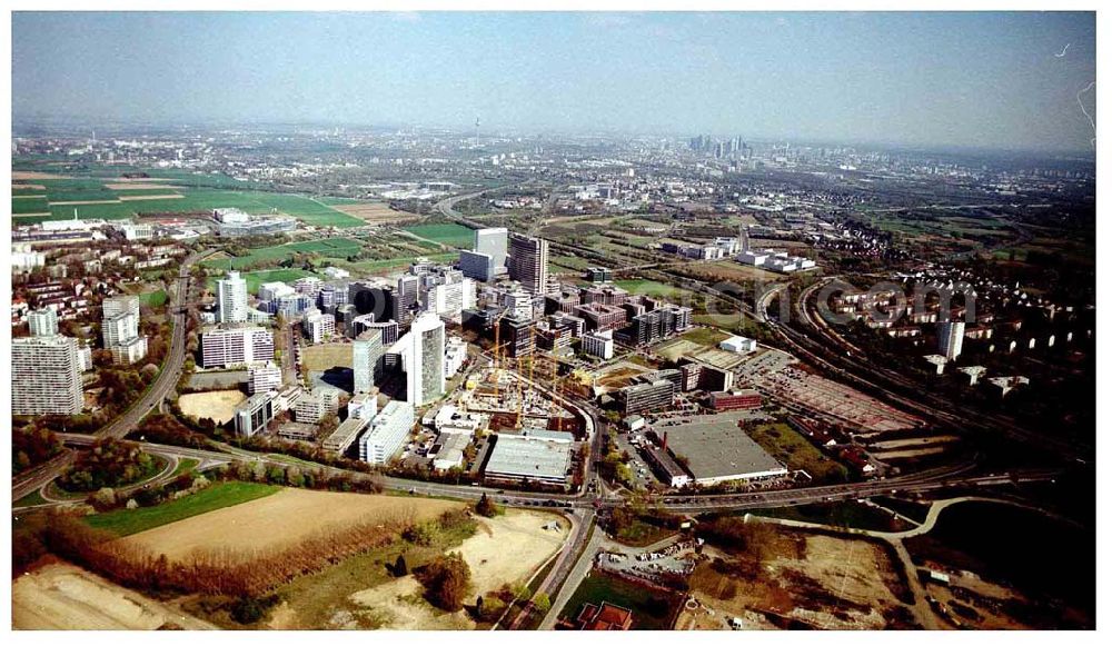 Aerial photograph FRANKFURT AM MAIN - Gewerbe- und Entwicklungsgebiet Sossenheim der HVB-Projekt am Gewerbegebiet Eschenborn-Süd in Frankfurt/Main (Hessen).