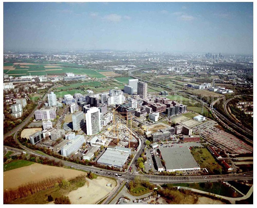 FRANKFURT AM MAIN from above - Gewerbe- und Entwicklungsgebiet Sossenheim der HVB-Projekt am Gewerbegebiet Eschenborn-Süd in Frankfurt/Main (Hessen).