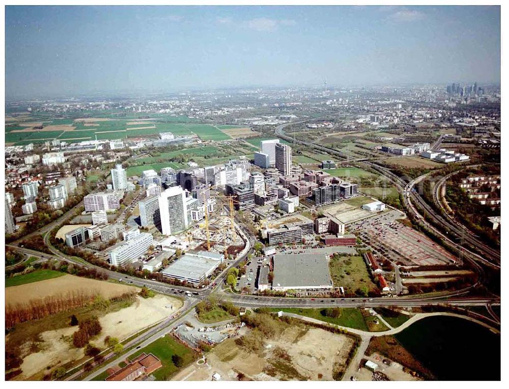 FRANKFURT AM MAIN from the bird's eye view: Gewerbe- und Entwicklungsgebiet Sossenheim der HVB-Projekt am Gewerbegebiet Eschenborn-Süd in Frankfurt/Main (Hessen).